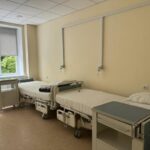 З кровотечами та переломами стоять в черзі всю ніч: ситуація з лікарями на ТОТ