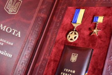 Президент присвоїв звання Героя України сімом воїнам