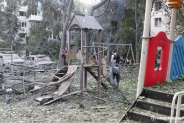У Києві триває розбір завалів: понад півсотні постраждалих