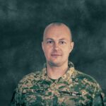 15-кілограмовий «Либідь» на плечах, двоє «300-х» та відрізаний шмат дороги: сержант-зв’язківець про виконання задач на фронті
