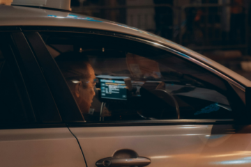 У Китаї авто вважають водіїв сонними через вузький розріз очей і просять зосередитися на дорозі