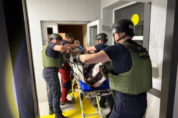 Нікопольщина під вогнем дронів та артилерії — троє чоловіків у лікарні, пошкоджено медзаклад і пожежну частину