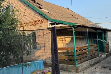 Ніч терору на Нікопольщині — дрони та важка арта: понівечено багатоповерхівки, ТЦ, інфраструктуру