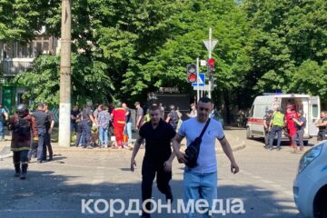 Ворог завдав удару по центру Сум — є багато поранених, одна людина загинула