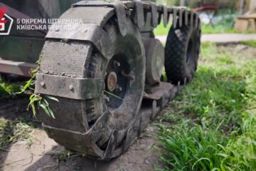 Бойова інженерія майбутнього — бійці ЗСУ не лише користуються наземними роботами, а й створюють їх власноруч