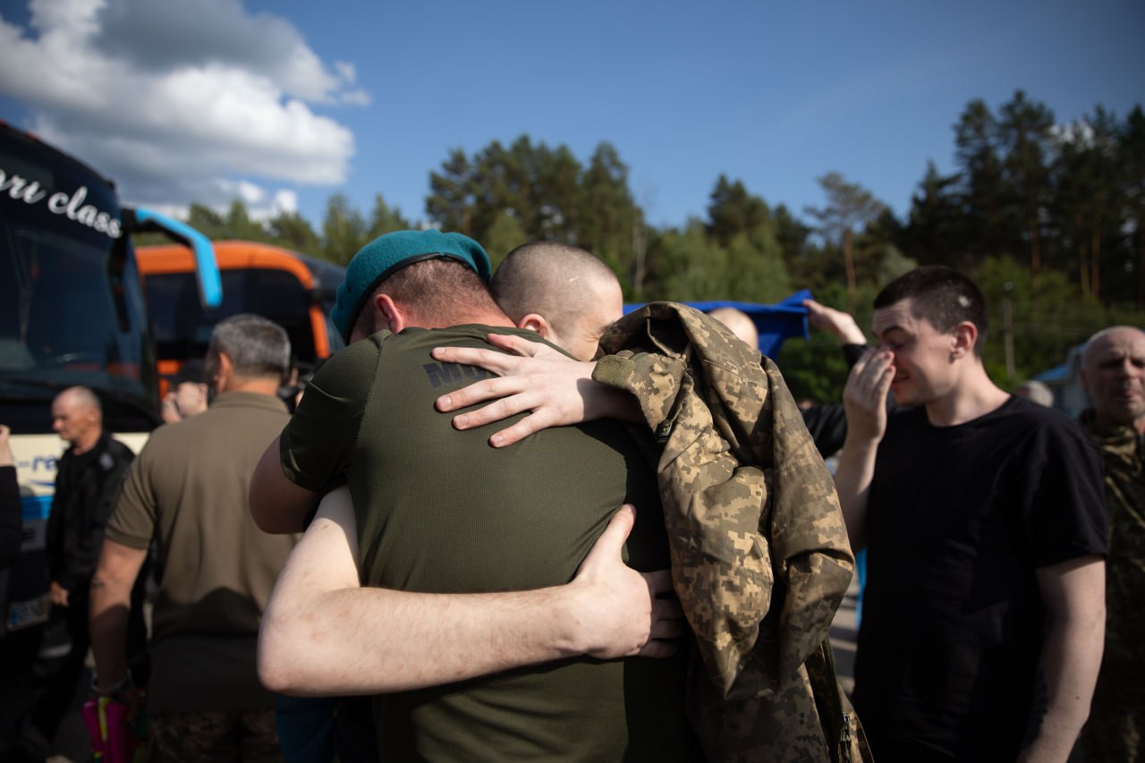 «Повернемо всіх»: Рустем Умєров — про репатріацію важкопоранених та щоденну роботу з обміну полоненими