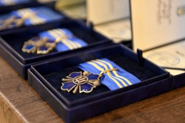 Головнокомандувач ЗСУ відзначив чотирьох українських воїнів «Хрестом заслуги»