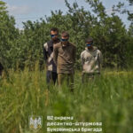 «Не вистачає „м’яса“ — беруть зеків»: десантники взяли в полон трьох окупантів з кримінальним минулим