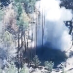 Маскування не допомогло: аеророзвідка знайшла, а FPV-дрон вразив ворожу гармату