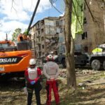 Зросла кількість постраждалих внаслідок удару рф по Києву, люди залишаються під завалами