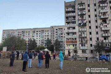 Удар рф по багатоповерхівці у Смілі: шестеро постраждали, зокрема й одна дитина