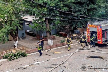 Ворожий БПЛА вдарив поруч з будівлею ТЦК у Кривому Розі, проте завдяки заходам безпеки жертв вдалося уникнути