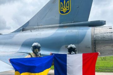 Французькі винищувачі Mirage 2000 здійснили політ над Чорним морем за маршрутом тризуба