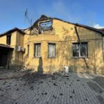 Обстріли Донеччини: 1 загиблий, 1 поранений, пошкоджені десятки об’єктів, евакуйовано 287 людей