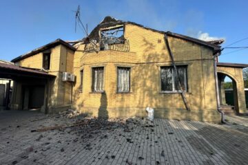 Обстріли Донеччини: 1 загиблий, 1 поранений, пошкоджені десятки об’єктів, евакуйовано 287 людей