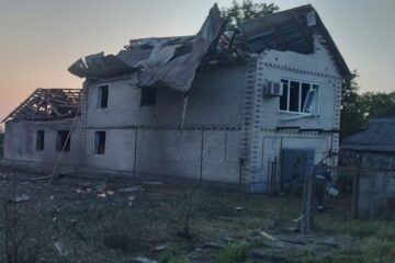 Ракетний удар по Дніпропетровщині: є пожежі та значні руйнування