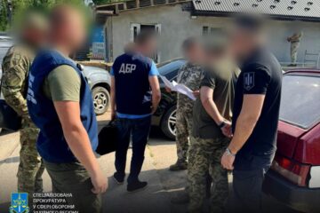 На Прикарпатті викрили військових, які продали понад 5 тонн армійського дизпалива
