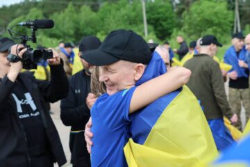 Наші вдома: зворушливі кадри повернення українських захисників