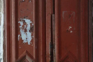 Ось як в Одесі відреставрували двері будинку Руссова 20 століття