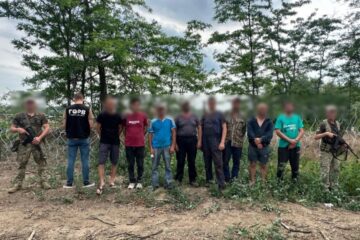 Дунаєм до Румунії: на Одещині 8 чоловіків планували уплав перетнути кордон