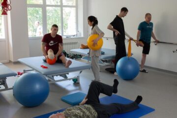 Про справжню безбарʼєрність, фізичну реабілітаційну медицину та життя на повні груди: інтерв’ю з капітаном медичної служби Ярославом Ярошем