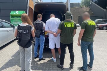 Замаскував хабар під допомогу армії: затримали чоловіка, який намагався підкупити військового