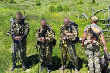 Ухилянти замаскувалися камуфляжем, проте службовий пес ДПСУ їх вистежив за запахом