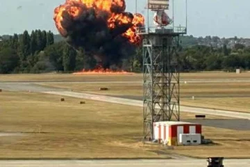 У аеропорті біля Лондона літак розбився під час злету. Там утворилася «вогняна куля»