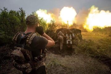 З колонії дістали, зброю дали, а що робити не сказали: росія продовжує закидати наших воїнів «м’ясом»