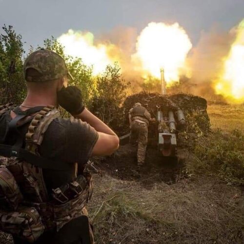 З колонії дістали, зброю дали, а що робити не сказали: росія продовжує закидати наших воїнів «м’ясом»