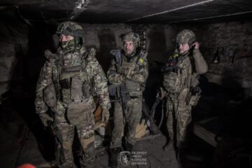 «Вони пробують експериментувати» — в Часовому Яру тривають бої на міських вулицях