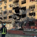 Росіяни пошкодили п’ятиповерхівку на Відрадному: будинок може обвалитися
