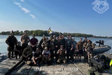«Прийшли з-під води»: розкрито деталі зухвалої операції ССО зі встановлення прапора на Зміїному