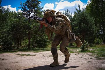 Новобранці-десантники тренуються перемагати