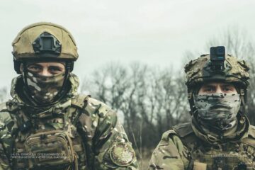 «Чорні соколята» під вогнем танка: як воюють снайпери, що розвінчують голлівудські міфи