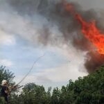 На Миколаївщині військові врятували подружжя пенсіонерів із палаючого будинку
