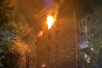Росіяни атакували Київ: понад 20 постраждалих, зруйновано під’їзд житлового будинку