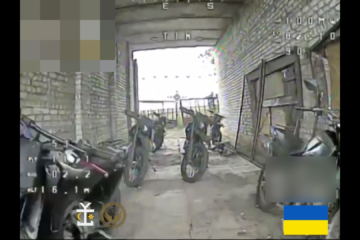 Їзди не буде — наші пілоти одним дроном знищили шість російський мотоциклів