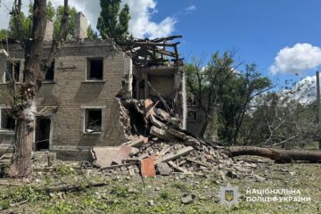 Вісім загиблих та 11 поранених внаслідок масованих обстрілів Донеччини