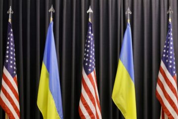 Міноборони не отримувало офіційних повідомлень від США про зупинку постачання зброї