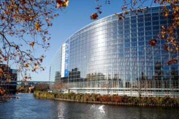 Десять найвищих посадовців Європарламенту отримають значне підвищення зарплат