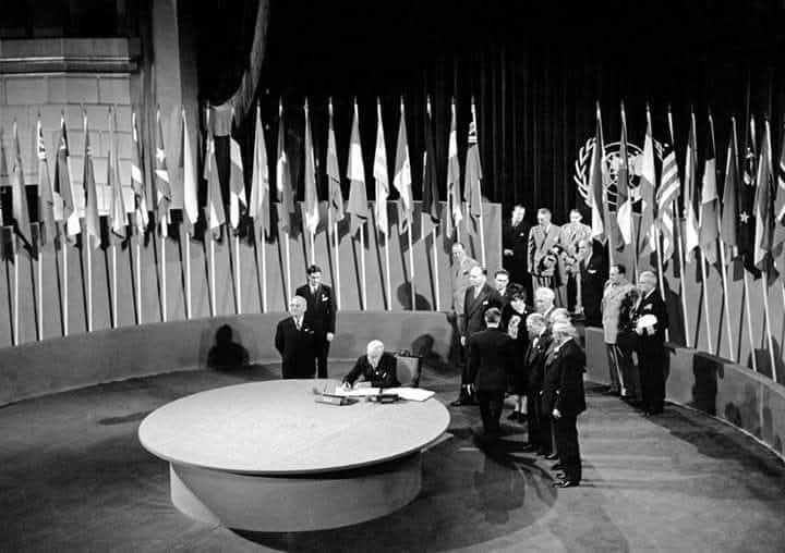 25 квітня 1945 року почала роботу міжнародна конференція у Сан-Франциско, в результаті якої 26 червня підписали Статут ООН