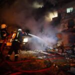 У Києві через масовану російську атаку палають житлові будинки