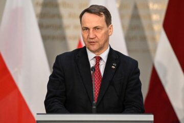 Унаслідок російської атаки у Києві постражав консульський відділ посольства Польщі