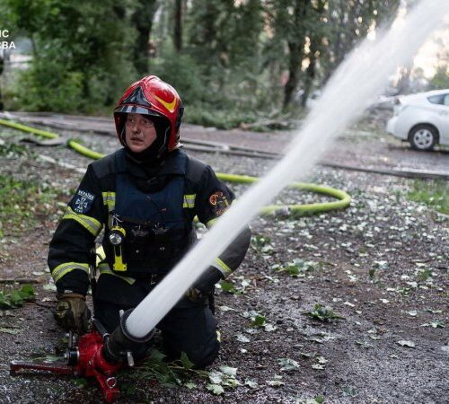 У Києві через дронову атаку РФ пошкоджена пожежно-рятувальна частина
