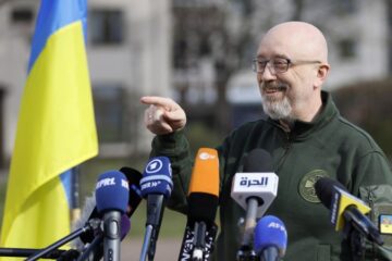 ЗМІ: Національне антикорупційне бюро провело обшуки у ексміністра оборони Резнікова