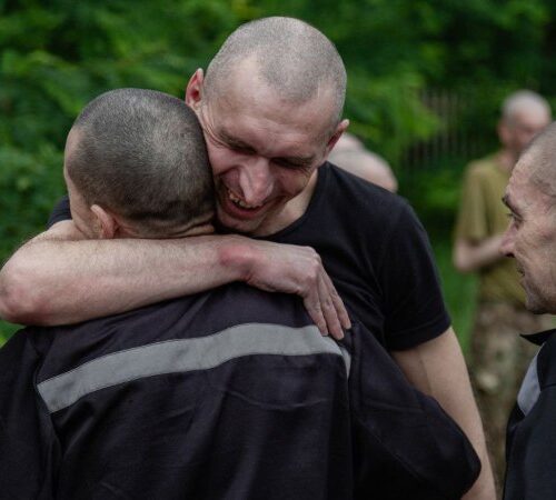 СБУ показала ексклюзивні фото та відео з обміну полоненими