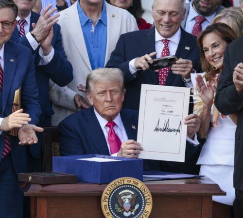 Трамп підписав “Великий Прекрасний Закон” про податки і держборг
