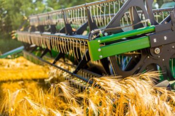 Росіяни атакували дроном комбайн у Запорізькій області