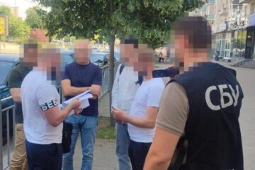 Експрезидента та бухгалтера МАУ підозрюють в ухиленні від сплати 344 млн гривень податків